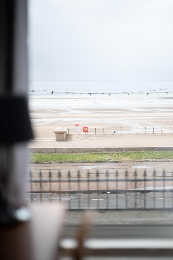 Bed and Breakfast The Chimes On The Sea Blackpool Exterior foto